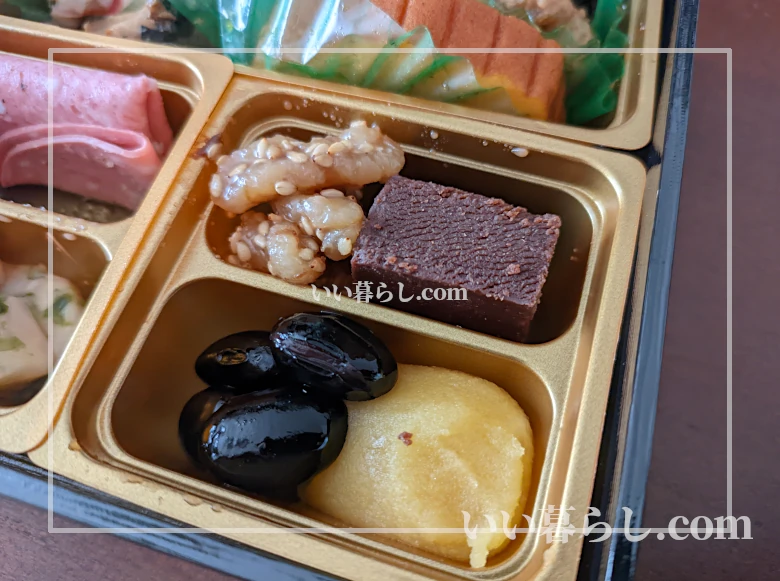 冷凍おせちの黒豆など中身の拡大写真